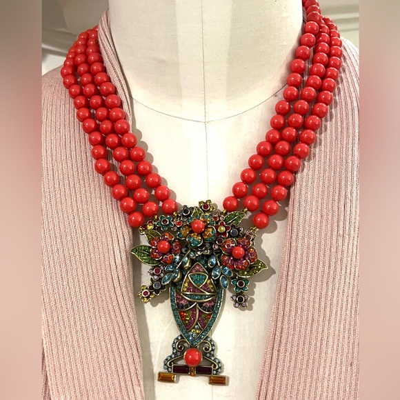 Heidi Daus 🆕 “Floral Bouquet” crystal necklace